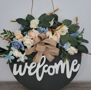 Welcome wooden sign with flowers